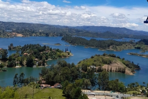 Yksityiskierros: Guatape Piedra Replica Peñol Alto Chocho Barco