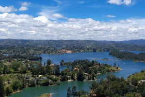 Yksityiskierros: Guatape Piedra Replica Peñol Alto Chocho Barco