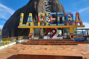 Yksityiskierros: Guatape Piedra Replica Peñol Alto Chocho Barco