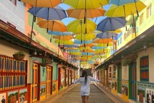 Tour to Guatapé: Alto del Chocho, Piedra del Peñol, lunch, and much more.