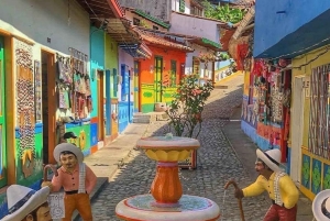 Tur till Guatapé: Alto del Chocho, Piedra del Peñol, lunch och mycket mer