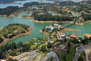 Tur till Guatapé: Alto del Chocho, Piedra del Peñol, lunch och mycket mer
