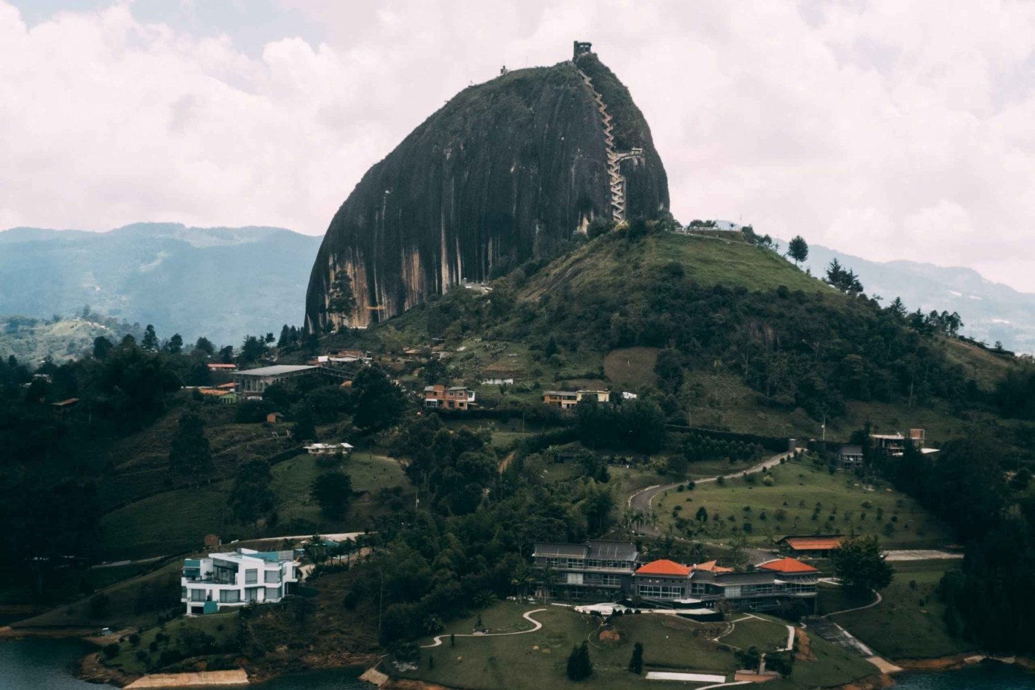 Transporte y Recorrido Guatape in Colombia