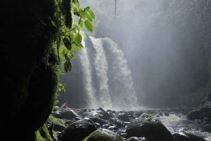 Tres Chorrosin vesiputous – yksityinen ratsastusretki