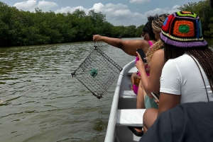 Almoço típico na praia, passeio pelos manguezais e pesca com os nativos
