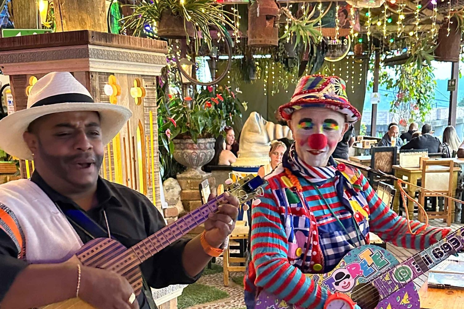 Tour VIP Mirador La Octava Maravilla: Transporte, Show y Consumo Incluido