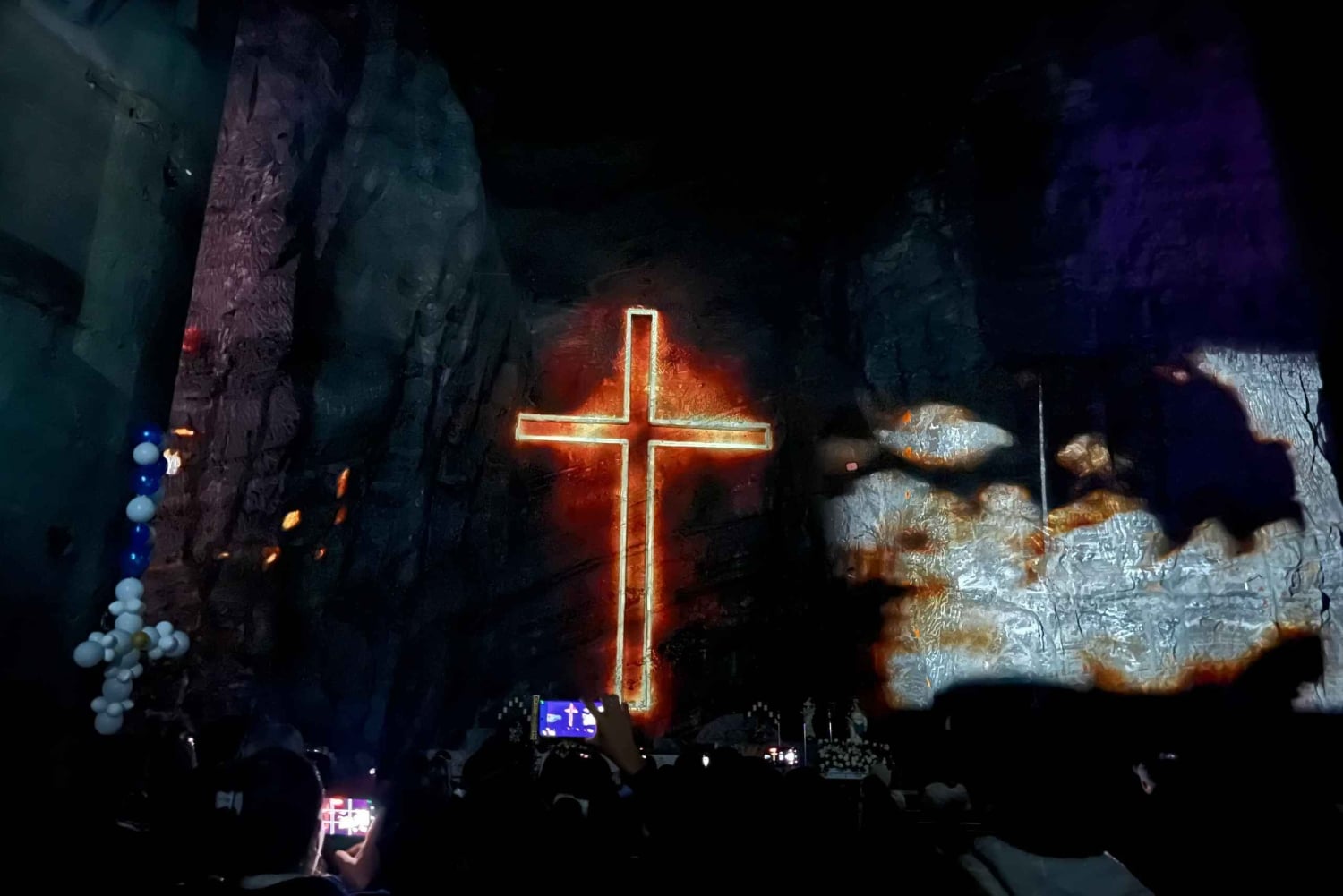 Besök saltkatedralen i Zipaquirá. Daglig avgång!