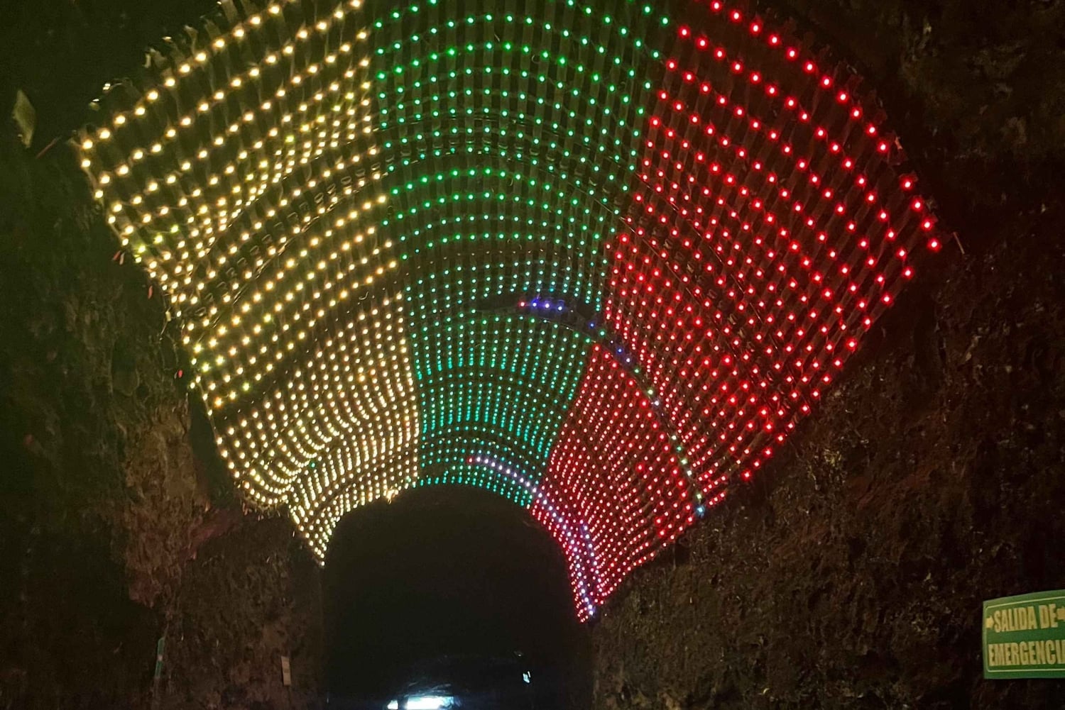 Besök saltkatedralen i Zipaquirá. Daglig avgång!