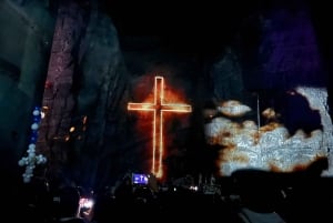 Besök saltkatedralen i Zipaquirá. Daglig avgång!