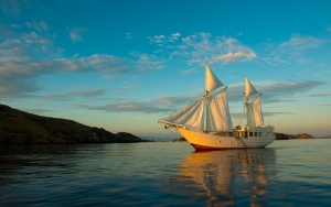 Alexa, the Ultimate Luxury Charter Yacht In Indonesia sailing the Komodo Islands, Moyo and Bali