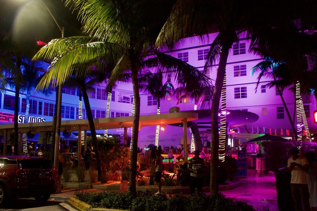 THE ULTIMATE GUIDE TO BARS AND NIGHTCLUBS IN MIAMI