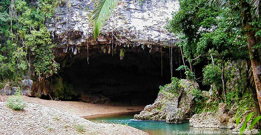 Che Chem Ha, a Mayan cave in Belize