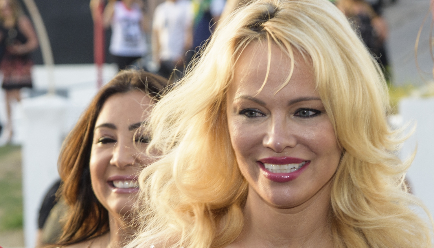 Marbella media frenzy as Pamela Anderson opens Playa Padre with Maria Bravo