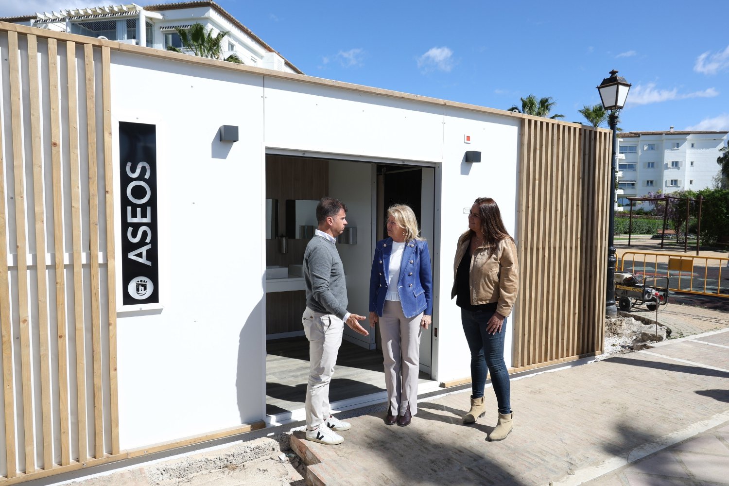 Marbella Town Hall Installs 40 New Modern, Functional, and Smart Public Restroom Modules Along the City’s Promenade Before Summer