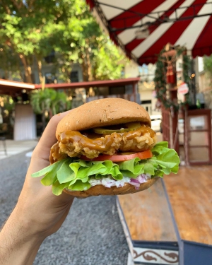 Esa Flaca Rica, hamburgers with Panamanian 'boom'