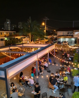 Esa Flaca Rica, hamburgers with Panamanian 'boom'