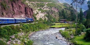 How to travel in the local train to machu picchu (20 soles)