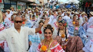 Parade of the Thousand Polleras adorns Las Tablas