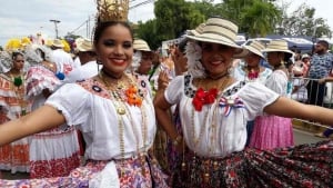 Parade of the Thousand Polleras adorns Las Tablas