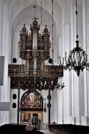 THE LARGERST BRICK CHURCH IN THE WORLD