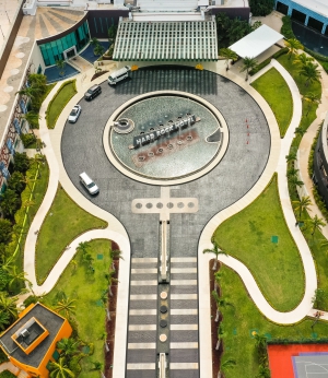 Cancun to spend with friends