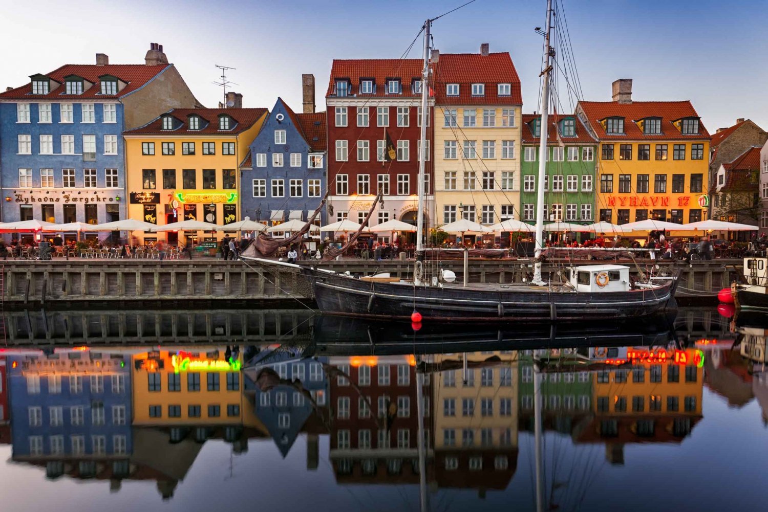 Copenhagen: 3-Hour City Tour with Rosenborg Castle Ticket