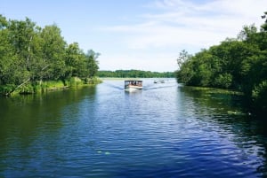 Fra Lyngby: 55-minutters træbådtur på Lyngby Sø og Mølleåen