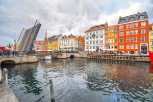 Kopenhagen: Kanalbootfahrt & Altstadt/Nyhavn Rundgang