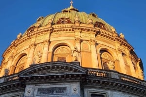 Copenhagen Combo: Walking Tour, Harbor Ferry & Royal Guards