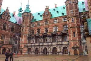 Copenhagen: Frederiksborg Tour in Spanish