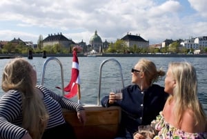 Copenhagen: Private Wine Tasting Boat Tour