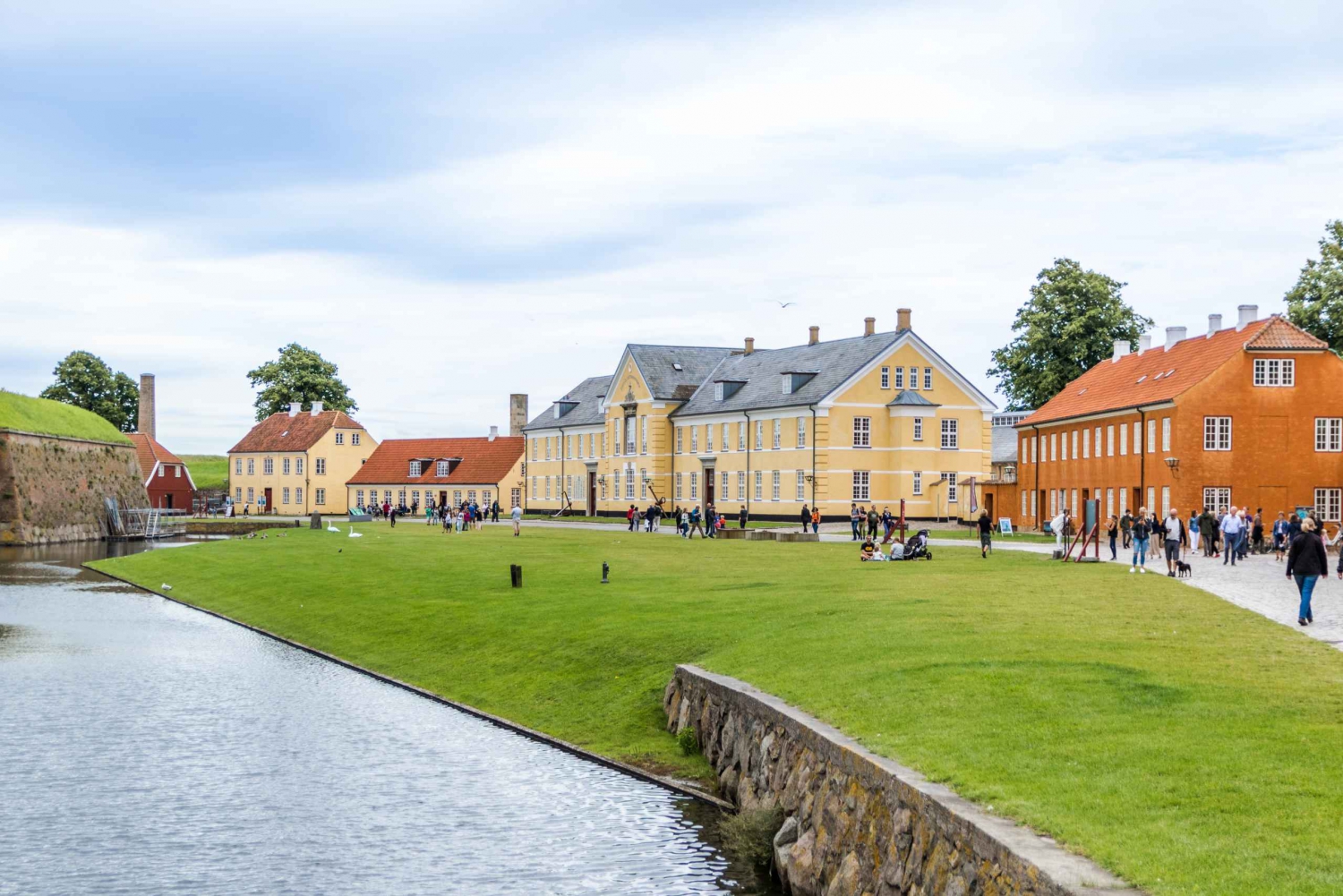 Copenhagen: Roskilde, Frederiksborg & Kronborg Day Tour