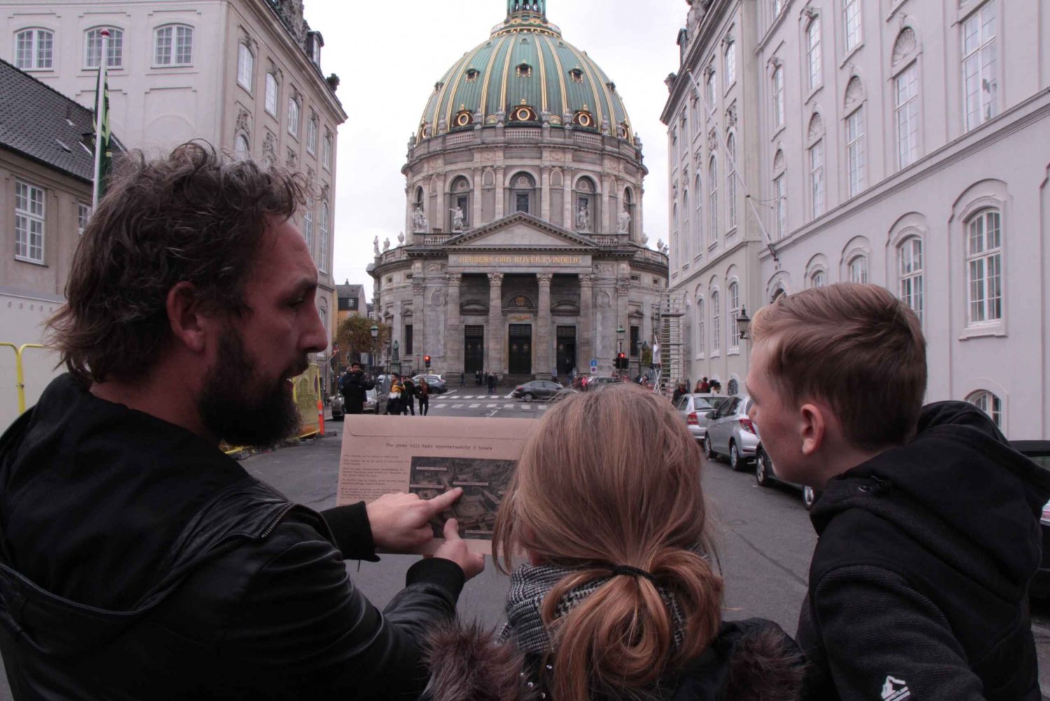 Copenhagen: Self-Guided Amalienborg Palace Mystery Tour
