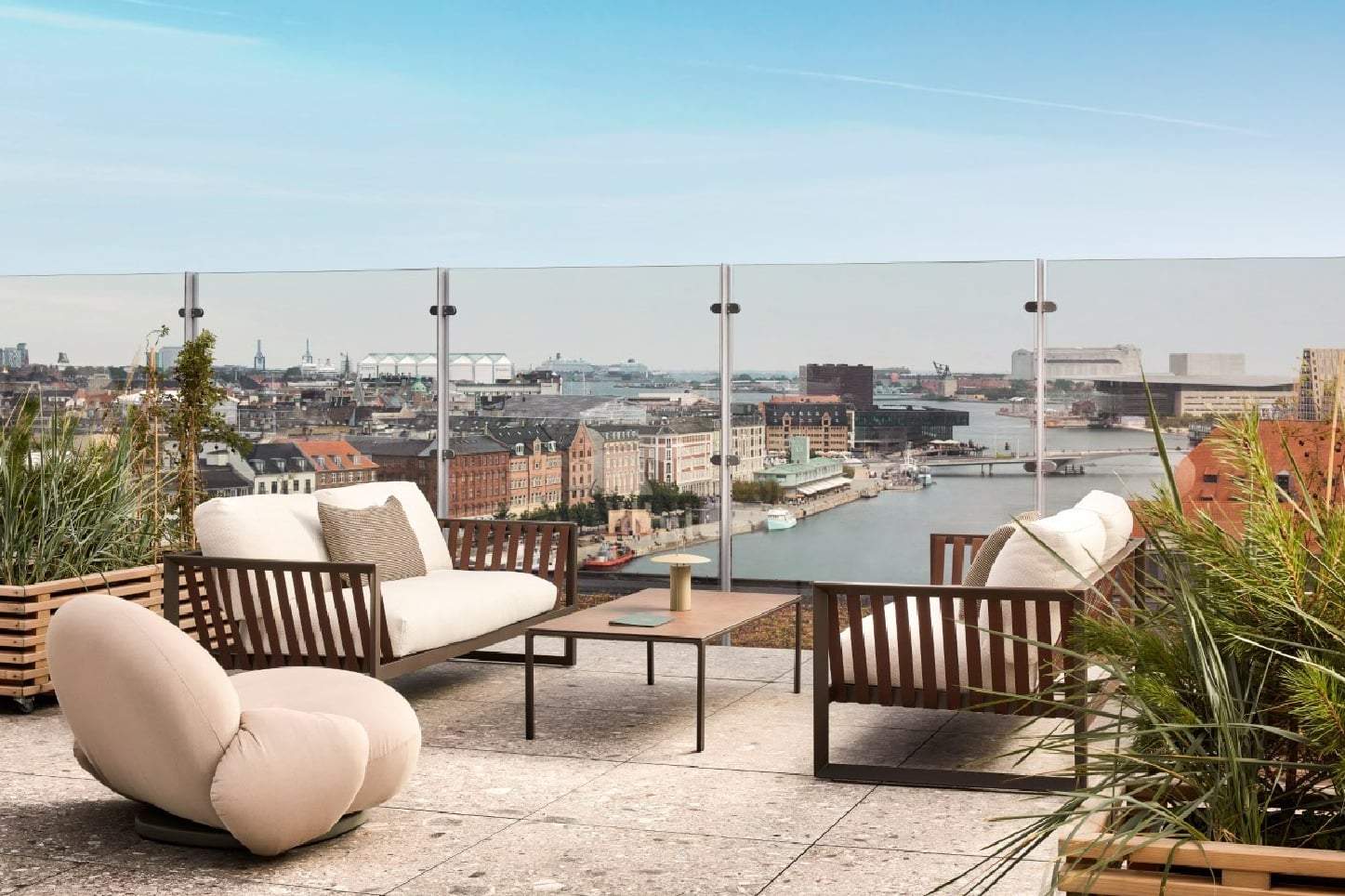 ROOF - Bar & Lounge