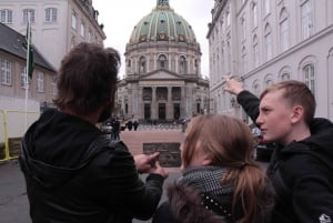 Self-Guided Mystery Tour by Amalienborg Palace (ENG/DA)