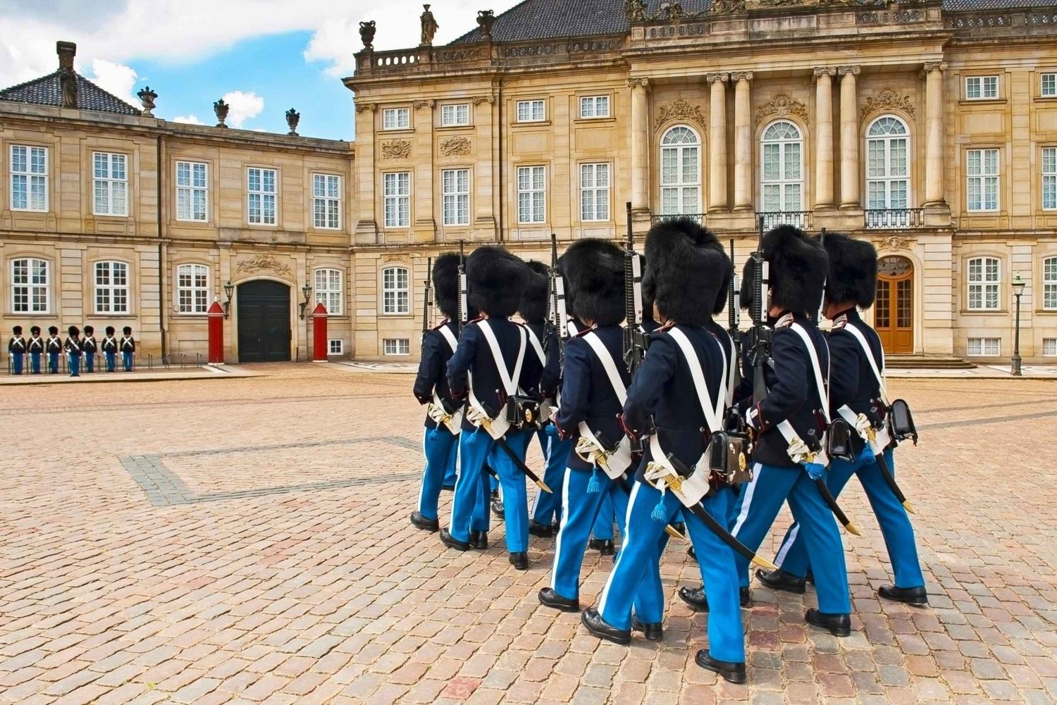 Skip-the-line Amalienborg Palace Copenhagen Nyhavn Tour