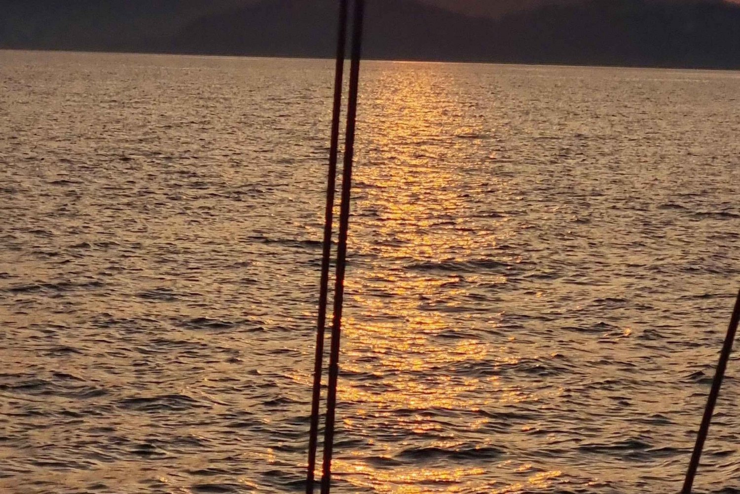 2 tuntia auringonlaskun purjehdusta purjeveneellä Platja d'Arossa