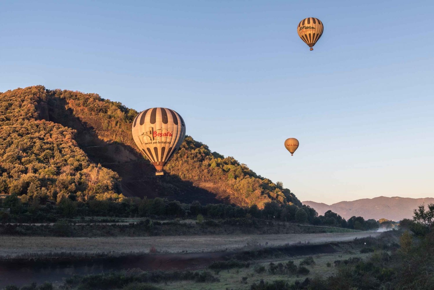Balloon flight in la Garrotxa with transfer from Barcelona