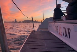 Croisière au coucher du soleil à Barcelone dans un catamaran de luxe