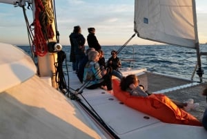 Croisière au coucher du soleil à Barcelone dans un catamaran de luxe