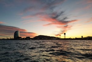 Croisière au coucher du soleil à Barcelone dans un catamaran de luxe