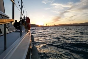 Croisière au coucher du soleil à Barcelone dans un catamaran de luxe