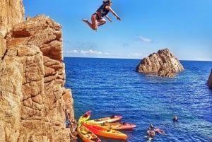 Barcelona: Senderismo en la Costa Brava, kayak de mar y baño en la laguna