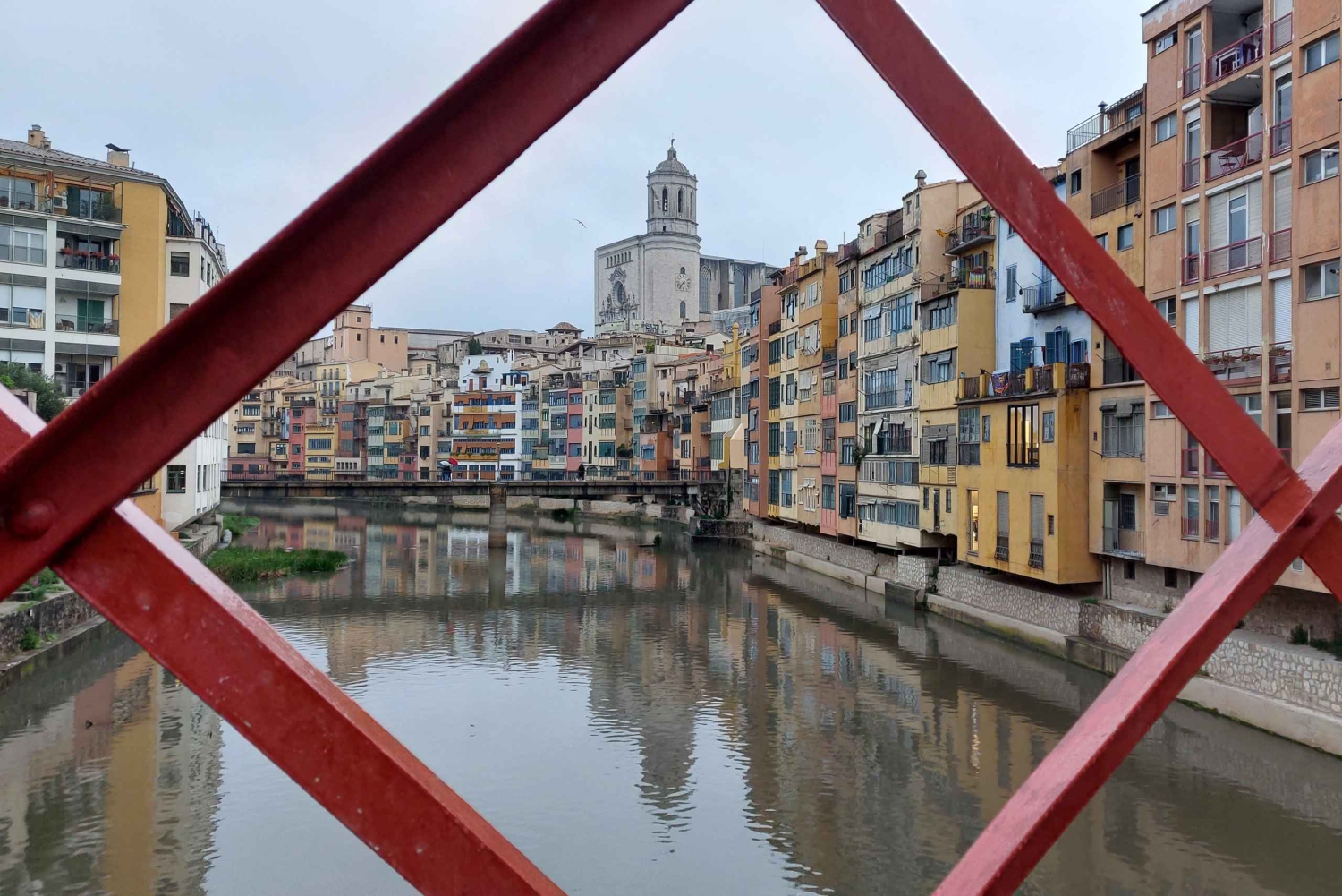 バルセロナ：ジローナのプライベート市内ツアーをご案内します