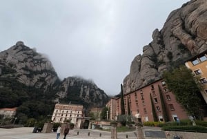 Barcelona: avondtour naar Montserrat, wandelen en jongenskoor