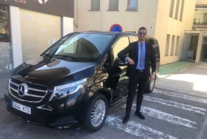 Barcelona: Private Airport Transfer to City Center