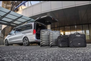 Barcelona: Private Airport Transfer to City Center