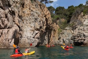 Barcelona: Tossa de Mar Kayaking, Snorkeling & Cave Day Tour