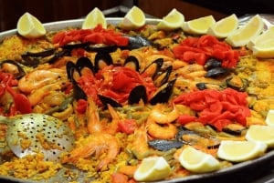 Barcelona: Tur til Besalú og paella i Tossa de Mar