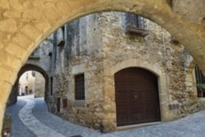 Barcelona: Tour Besalu, Peratallada y pals